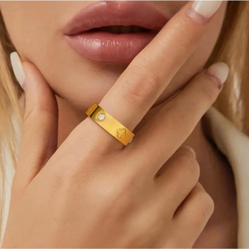 Gold Clover Band Love Ring - Sable & Red